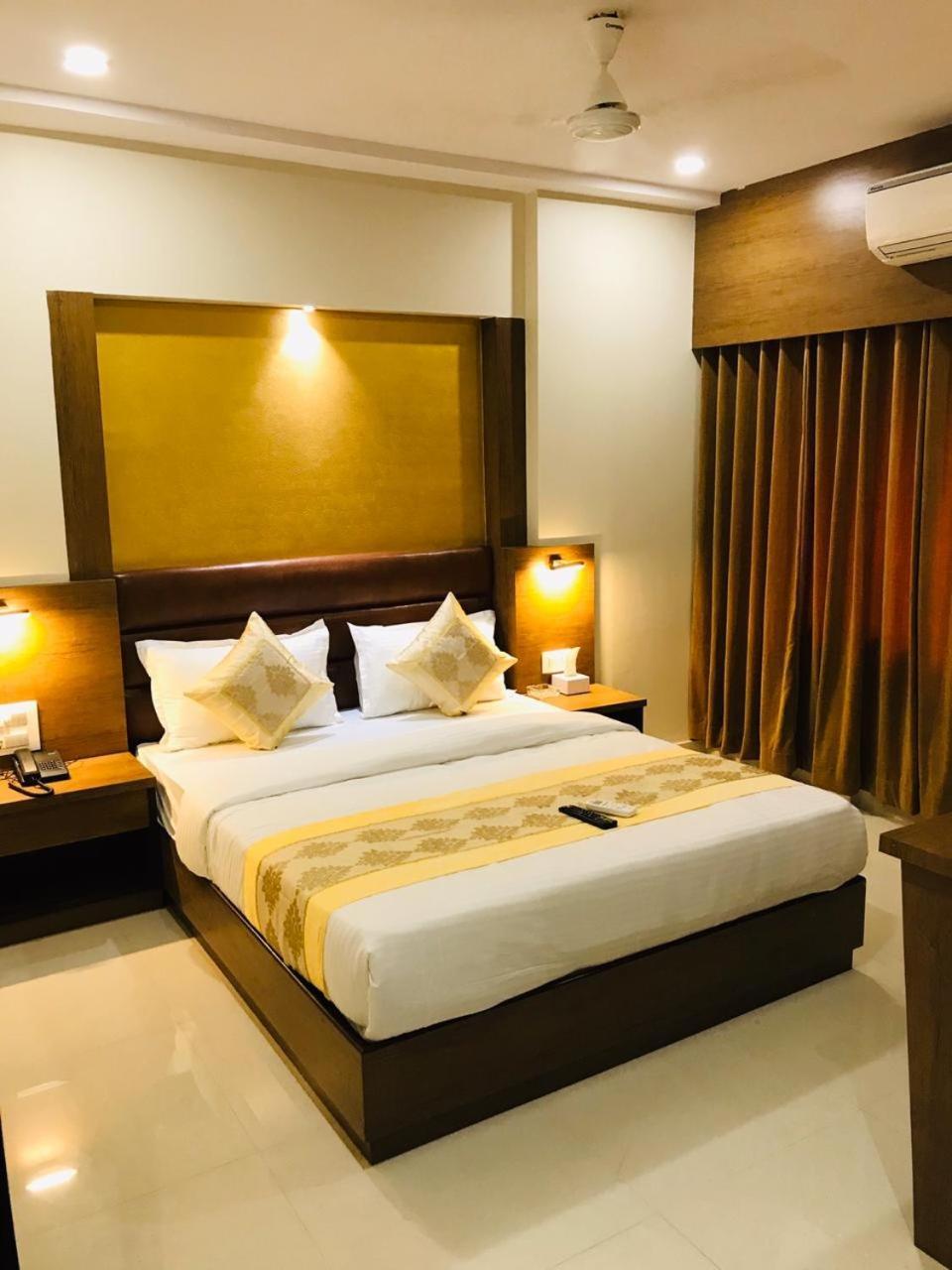 Hotel Crystal Luxury Inn- Bandra مومباي المظهر الخارجي الصورة