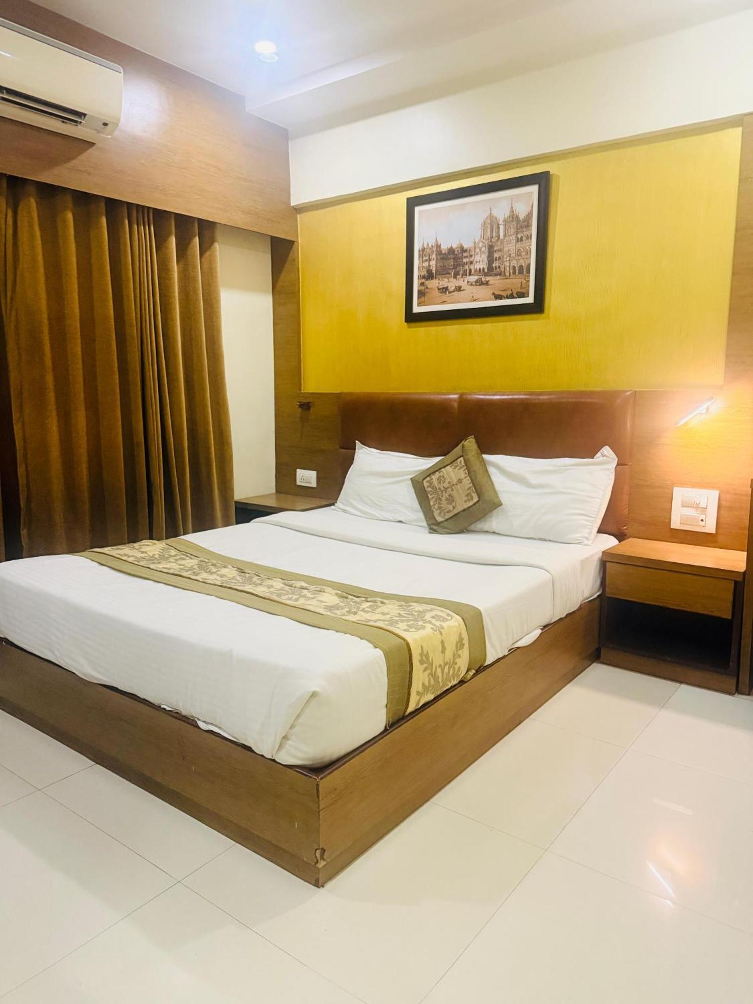 Hotel Crystal Luxury Inn- Bandra مومباي المظهر الخارجي الصورة