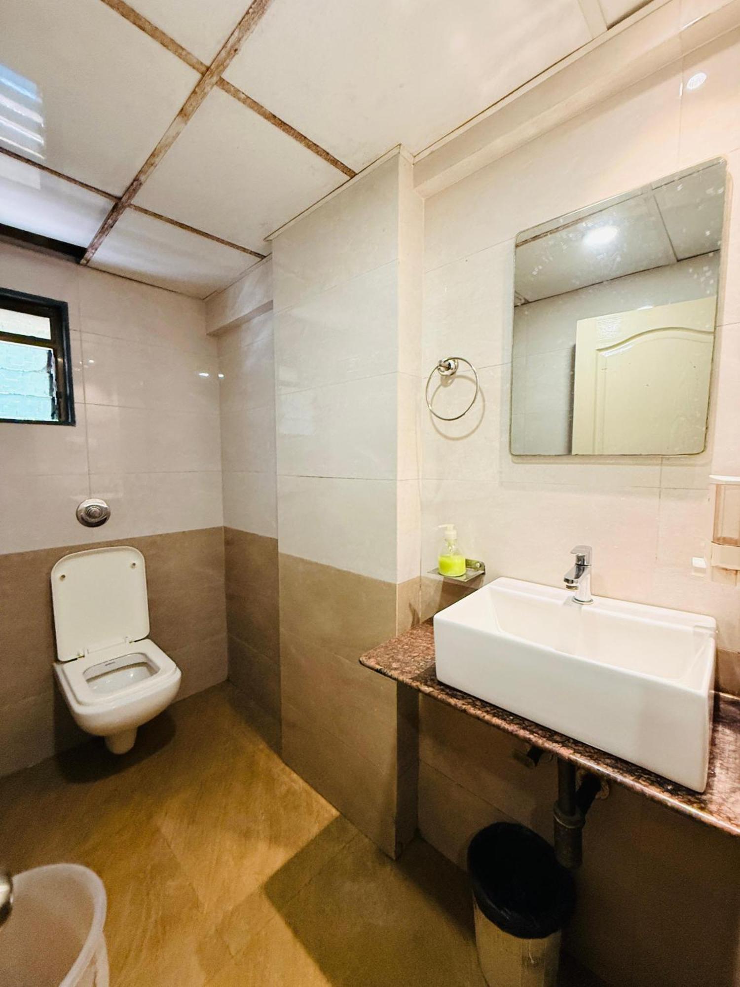Hotel Crystal Luxury Inn- Bandra مومباي المظهر الخارجي الصورة