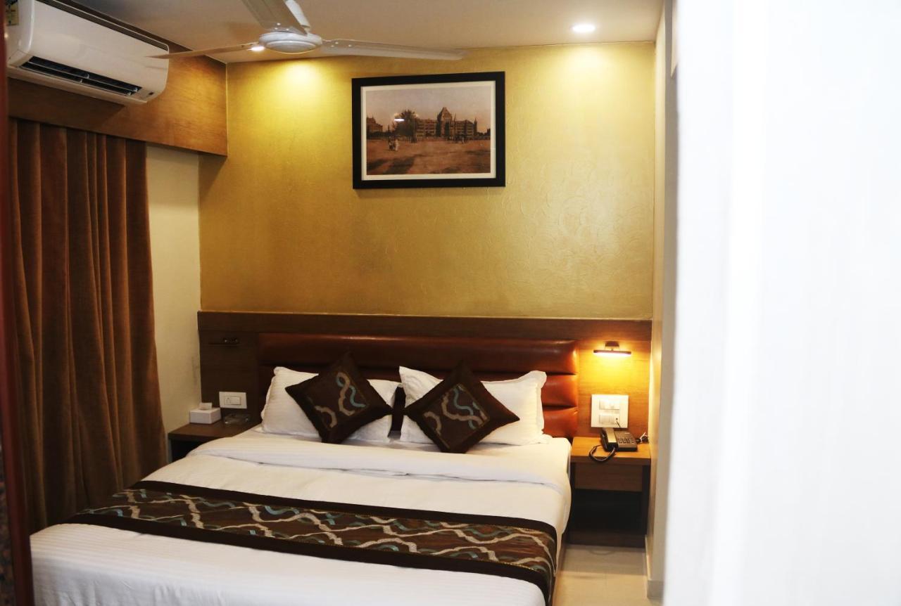 Hotel Crystal Luxury Inn- Bandra مومباي المظهر الخارجي الصورة