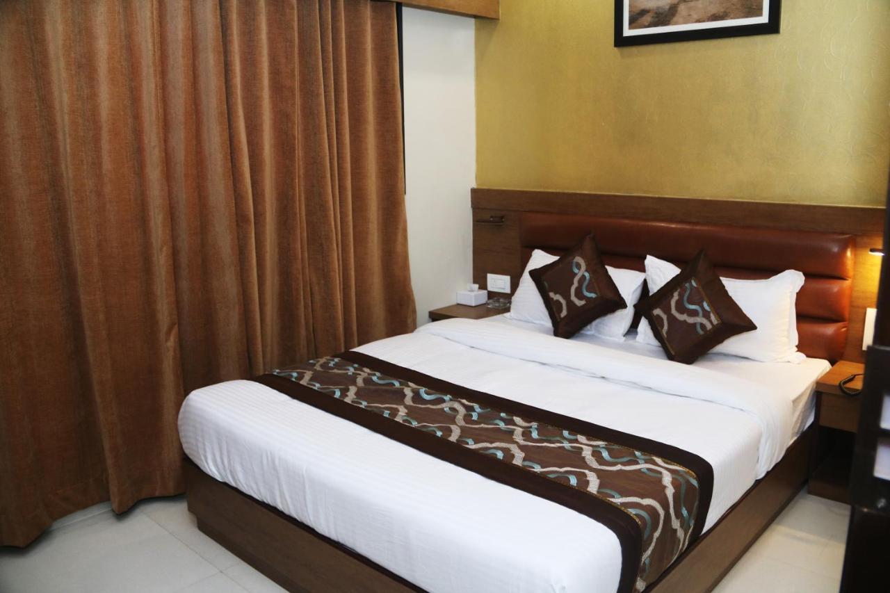Hotel Crystal Luxury Inn- Bandra مومباي المظهر الخارجي الصورة