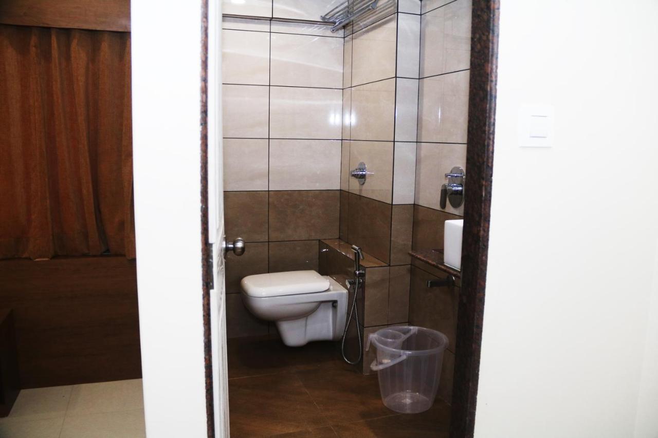 Hotel Crystal Luxury Inn- Bandra مومباي المظهر الخارجي الصورة