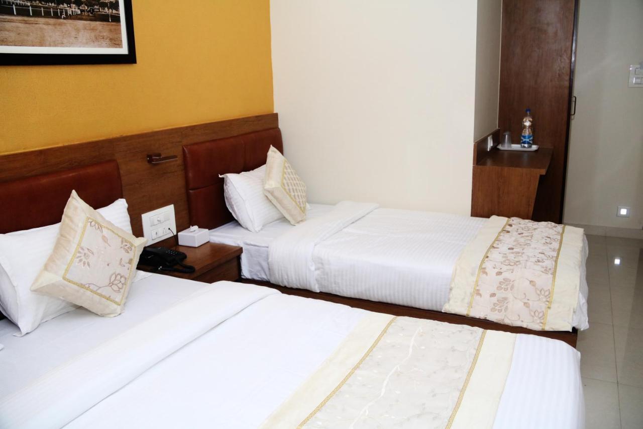 Hotel Crystal Luxury Inn- Bandra مومباي المظهر الخارجي الصورة